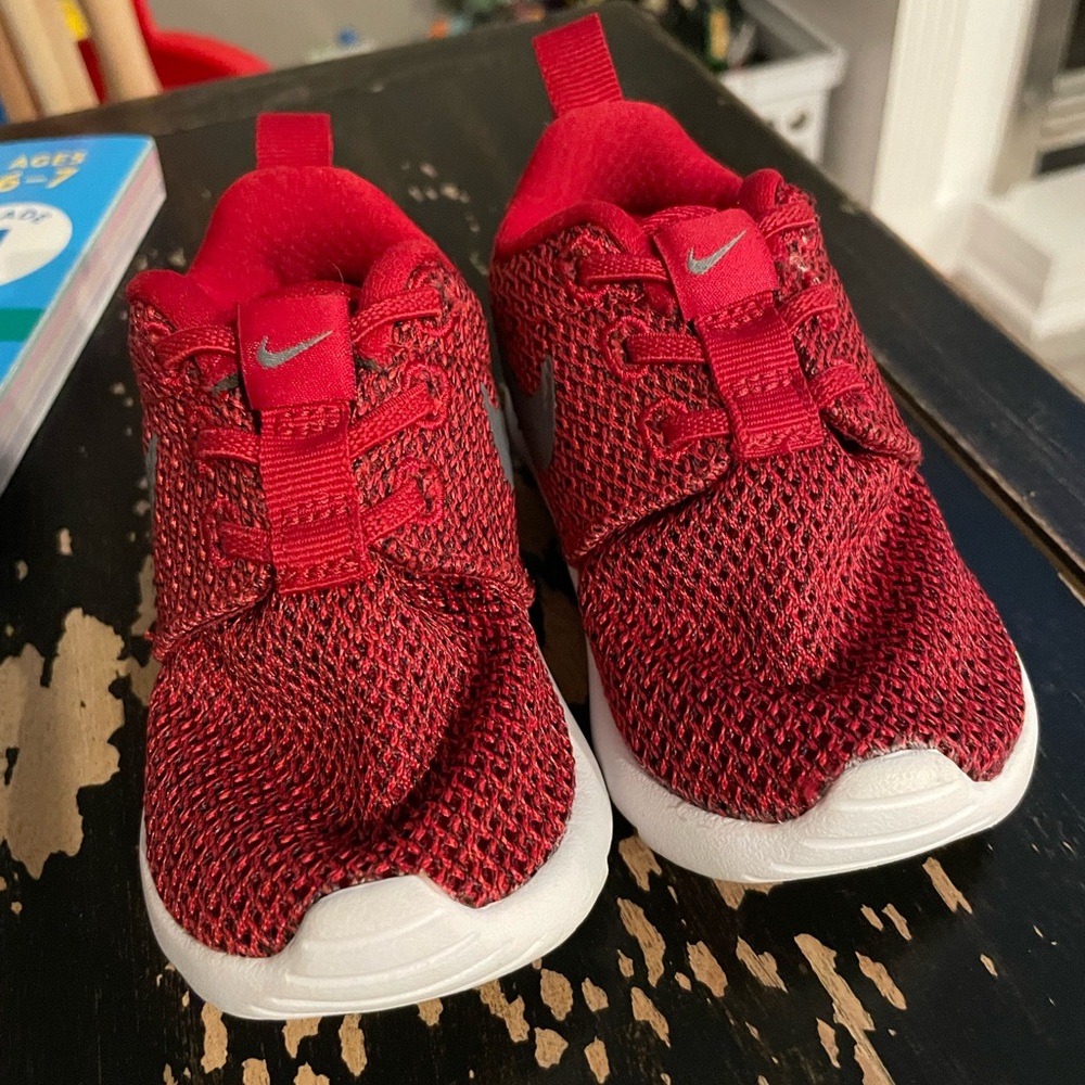 Toddler Nike’s gently used.
Size 5C